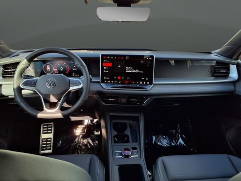 New 2026 Volkswagen Tiguan SE R-Line image 42