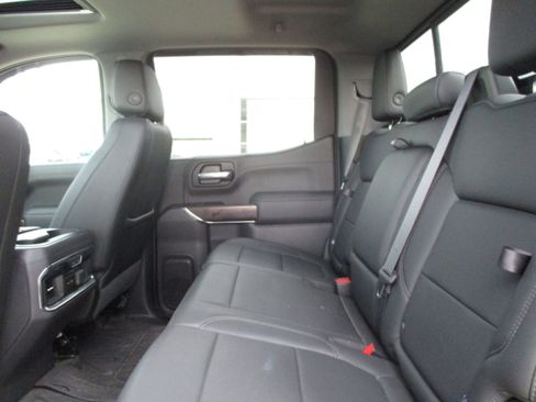 Used 2019 GMC Sierra 1500 SLT w/ SLT Premium Plus Package AWD/4WD image 17