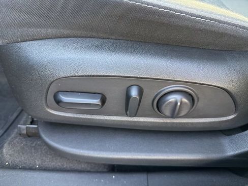 Used 2020 Chevrolet Equinox LT image 11