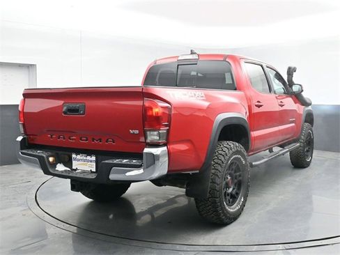 Used 2017 Toyota Tacoma TRD Off-Road w/ Tow Package (A/T) image 15