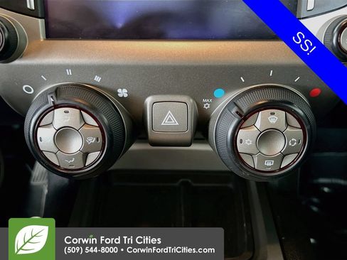 Used 2013 Chevrolet Camaro SS w/ SS Performance Package RWD image 9