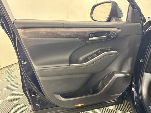 New 2026 Toyota Highlander Limited image 25