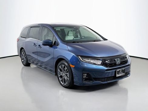 Used 2025 Honda Odyssey Touring image 3