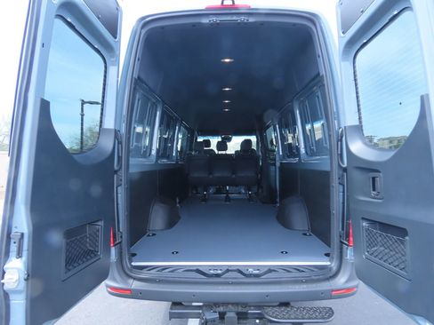 Used 2024 Mercedes-Benz Sprinter 2500 image 27
