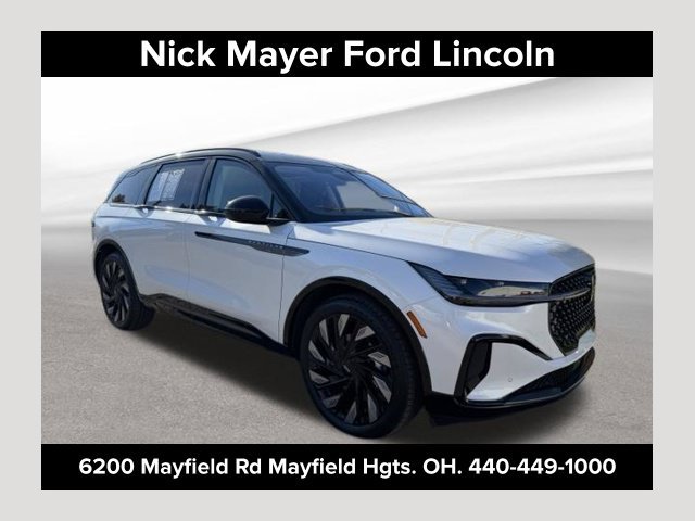 New 2026 Lincoln Nautilus Reserve w/ Jet Appearance Package AWD/4WD image 1