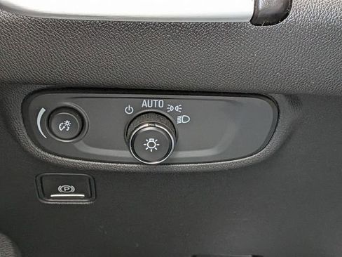 Used 2023 GMC Terrain SLE w/ Driver Convenience Package FWD image 17