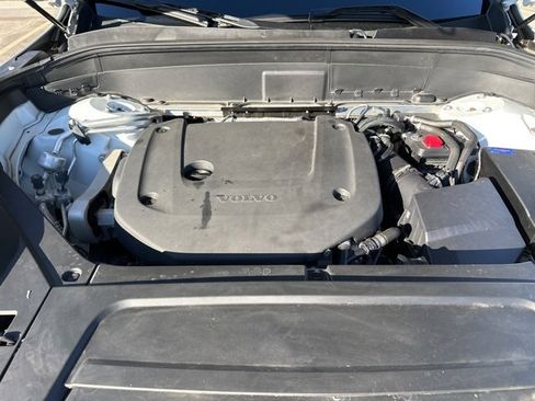 Certified 2025 Volvo XC90 B6 Plus image 34