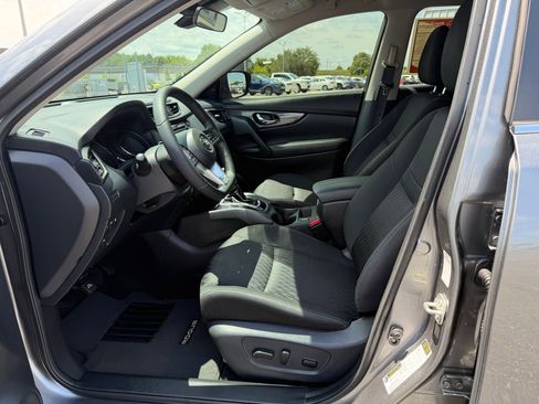 Used 2020 Nissan Rogue SV FWD image 5