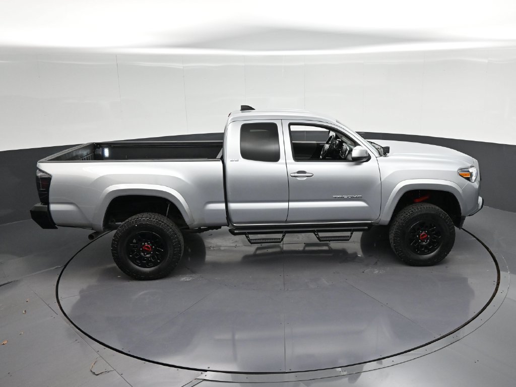 Used 2022 Toyota Tacoma SR5 AWD/4WD image 19
