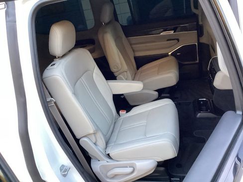 Used 2022 Jeep Wagoneer Series II w/ Premium Group I image 38