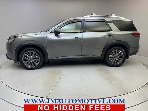 Used 2022 Nissan Pathfinder SL w/ SL Premium Package image 2