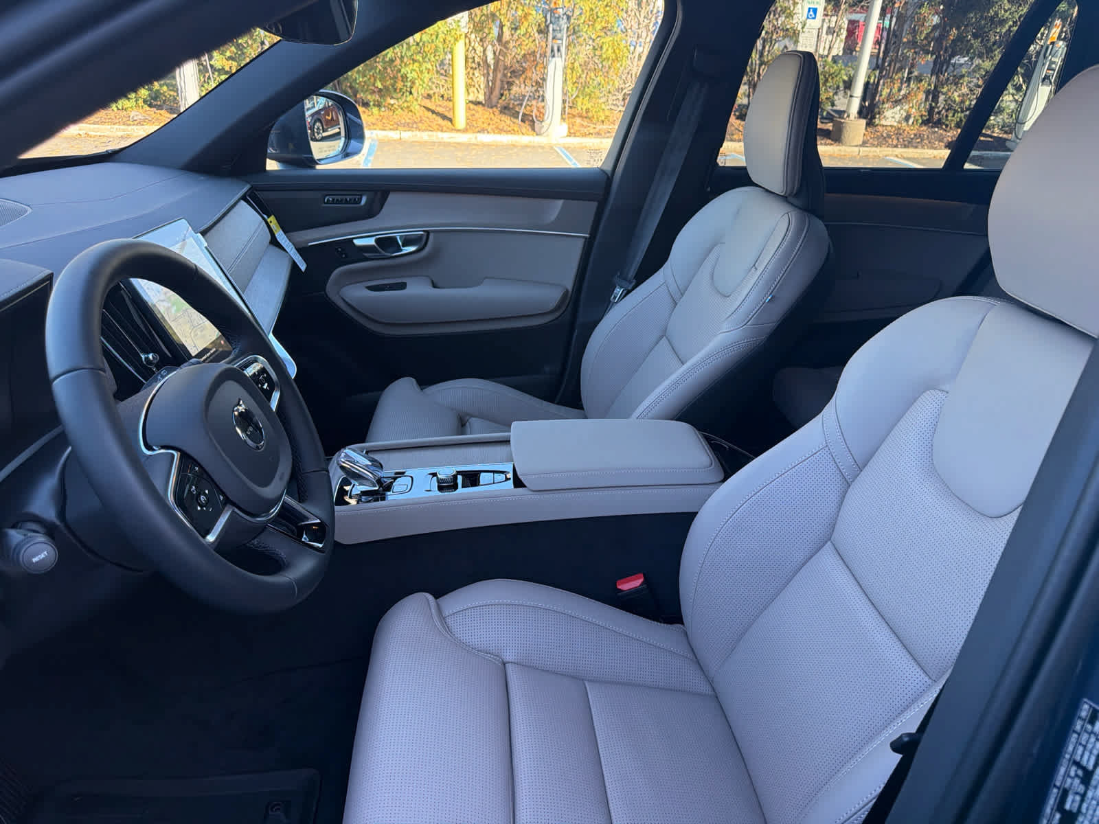 Used 2027 Volvo XC90 B6 Ultra AWD/4WD image 16