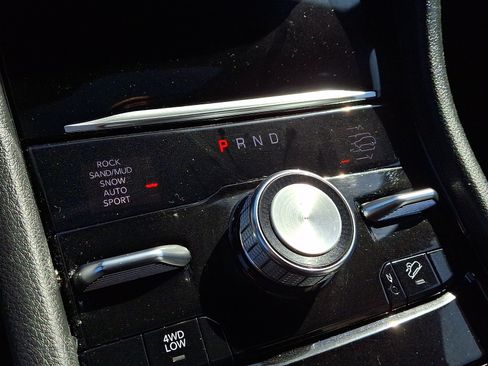Used 2023 Jeep Grand Cherokee Overland AWD/4WD image 15