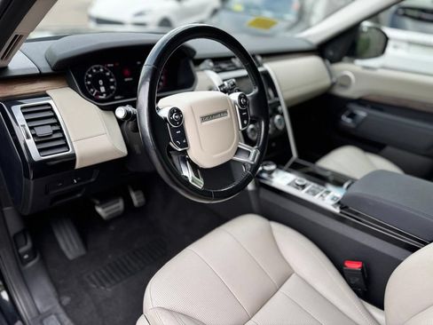 Used 2018 Land Rover Discovery HSE AWD/4WD image 13