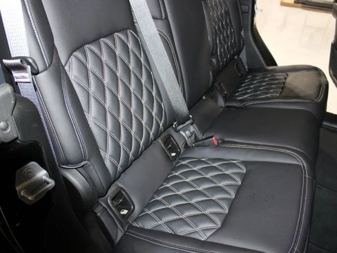 Used 2022 Jeep Gladiator Overland image 18