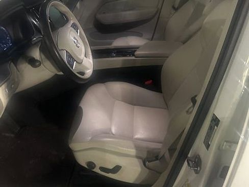 Used 2020 Volvo XC60 T6 Momentum image 4