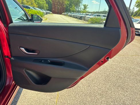 Used 2024 Hyundai Elantra SEL w/ Convenience Package FWD image 16