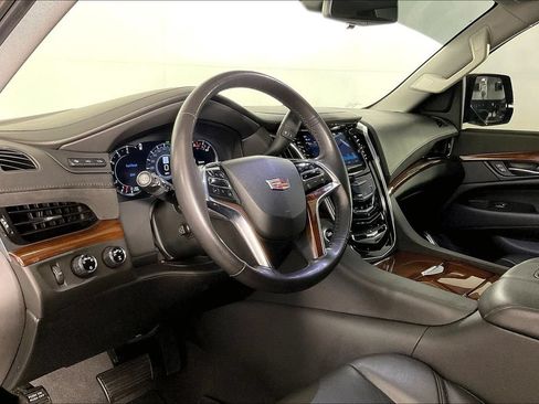 Used 2019 Cadillac Escalade Luxury w/ Escalade Sport Edition AWD/4WD image 15