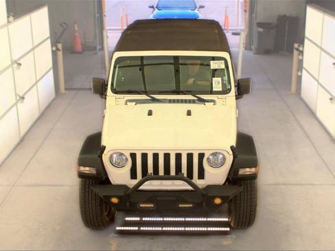 Used 2018 Jeep Wrangler Unlimited Sport AWD/4WD image 8
