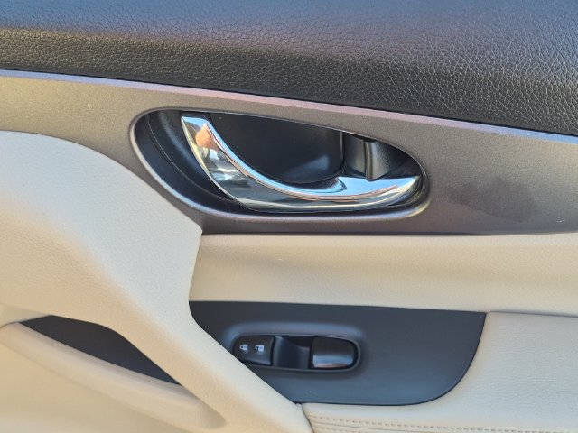 Used 2016 Nissan Rogue SV w/ SV Premium Package FWD image 36