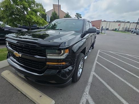 Used 2018 Chevrolet Silverado 1500 Custom w/ Custom Value Package AWD/4WD image 3