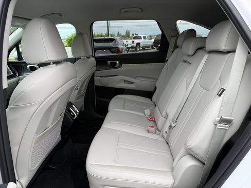 Certified 2025 Kia Sorento S FWD image 15