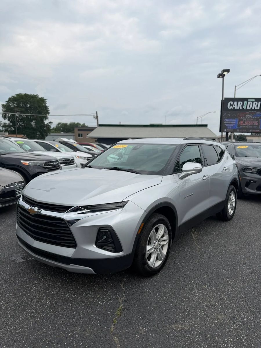 Used 2021 Chevrolet Blazer LT w/ Sound & Technology Package FWD image 2