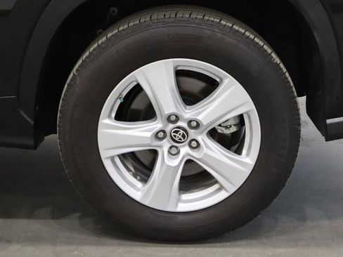 Used 2024 Toyota Highlander LE image 44