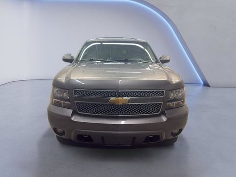 Used 2013 Chevrolet Suburban LTZ image 2