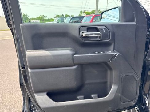 Used 2019 Chevrolet Silverado 1500 Custom Trail Boss w/ Custom Convenience Package AWD/4WD image 8
