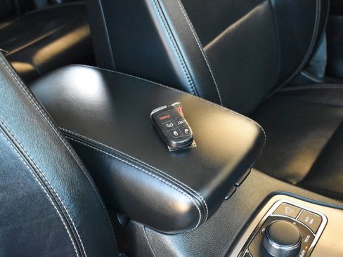 Used 2015 Jeep Grand Cherokee Limited w/ Luxury Group II AWD/4WD image 42