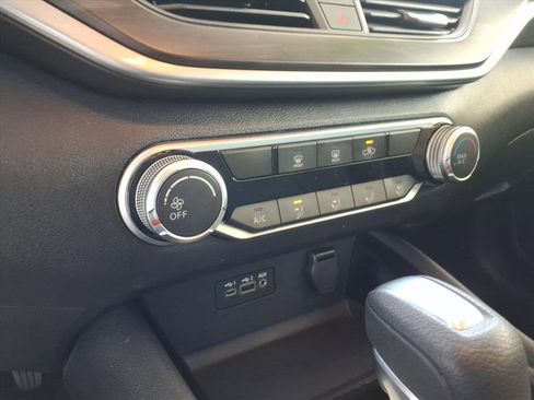 Used 2024 Nissan Altima 2.5 SV image 23