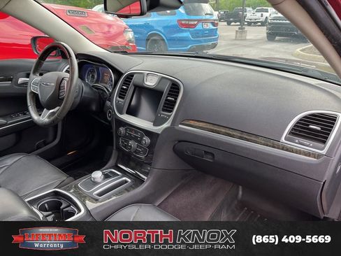 Used 2017 Chrysler 300 C w/ Safetytec Plus Group AWD/4WD image 11