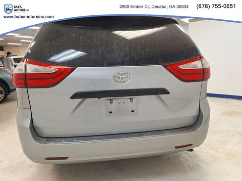 Used 2017 Toyota Sienna L FWD image 4