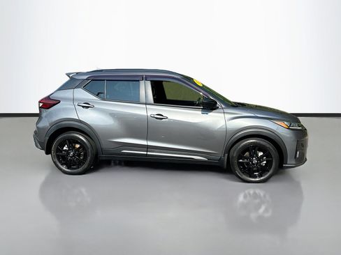 Used 2023 Nissan Kicks SR w/ SR Premium Package FWD image 8