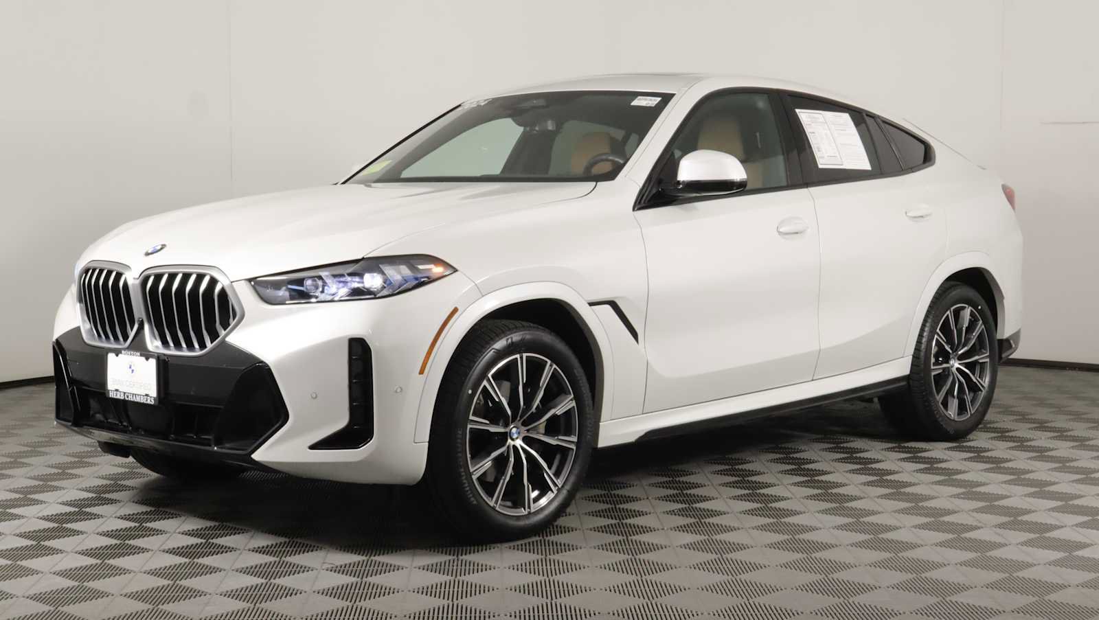 Used 2024 BMW X6 xDrive40i w/ Premium Package AWD/4WD image 3