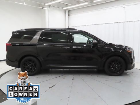 Used 2025 Kia Carnival SX Prestige image 2
