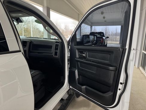 Used 2018 RAM 1500 Express w/ Express Value Package image 26