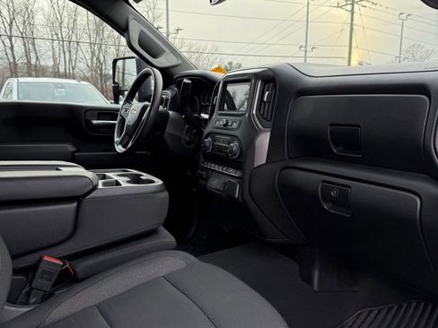 Used 2025 Chevrolet Silverado 2500 Custom w/ Custom Value Package image 18