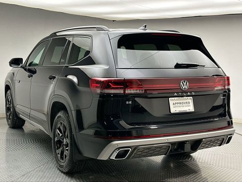 Used 2024 Volkswagen Atlas Peak Edition SE AWD/4WD image 11