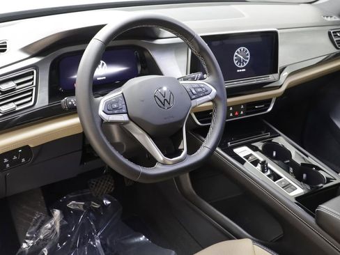 Used 2025 Volkswagen Atlas Cross Sport SE AWD/4WD image 7
