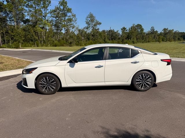 Used 2025 Nissan Altima 2.5 SV FWD image 10