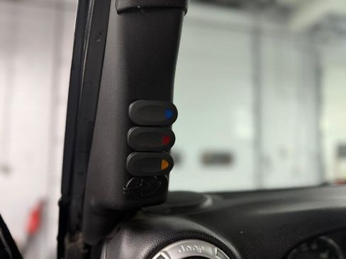 Used 2015 Jeep Wrangler Unlimited Sahara w/ Dual Top Group image 26