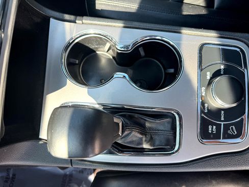 Used 2019 Jeep Grand Cherokee Limited image 21