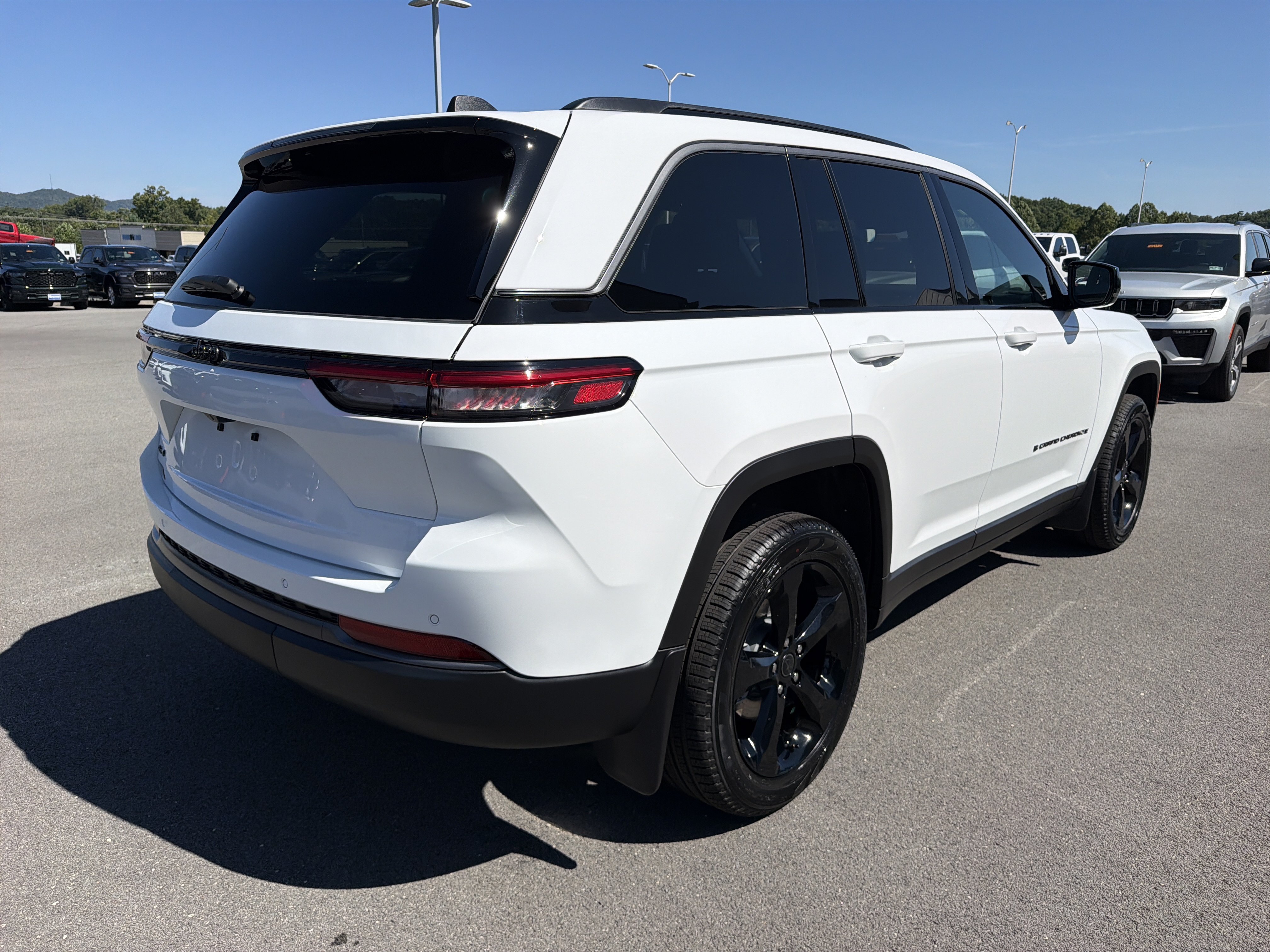 New 2027 Jeep Grand Cherokee Limited w/ Limited Altitude Package AWD/4WD image 6