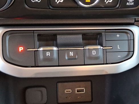 Used 2023 GMC Acadia SLE w/ Driver Convenience Package image 14