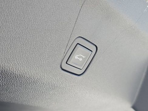 Used 2025 Cadillac Escalade Sport Platinum w/ LPO, Floor Liner Package AWD/4WD image 8