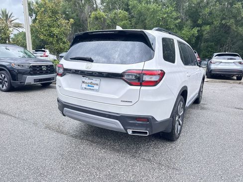 Used 2025 Honda Pilot Touring image 6