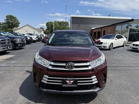 Used 2019 Toyota Highlander LE FWD image 2