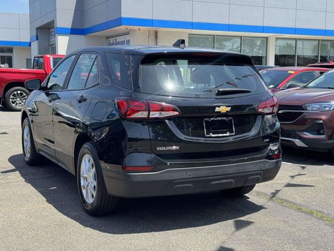 Used 2022 Chevrolet Equinox LS w/ Driver Confidence II Package AWD/4WD image 4